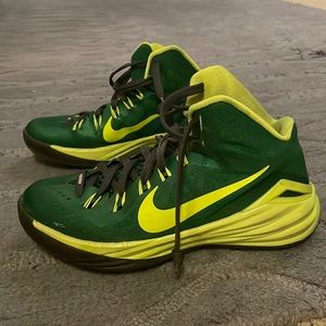 Nike b ball shoes